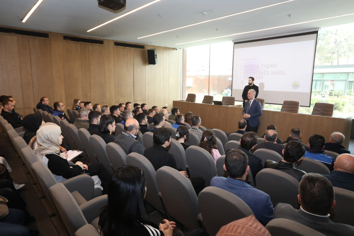 İnegöl Belediyesi Personeline Dijital Yaşam Eğitimi: Ekran Bağımlılığına Karşı Farkındalık