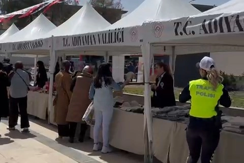 Adıyaman'da Polis Eşleri Kermesi Yoğun İlgi Gördü: Dayanışma Ruhu Öne Çıktı