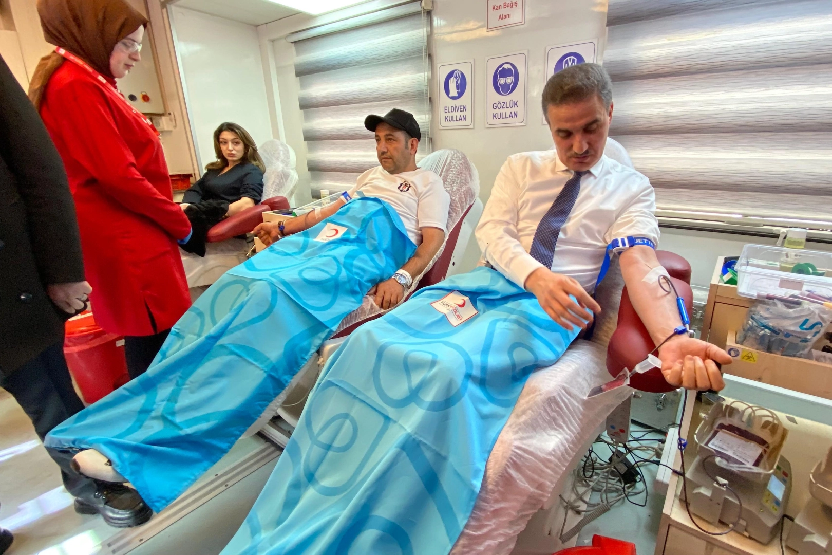 Erzurum'da Kamu Çalışanlarından Büyük Destek: 100 Gönüllü Kan Bağışladı