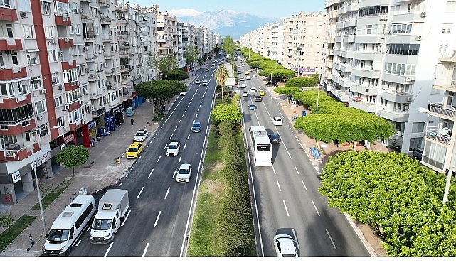 Antalya'da 100. Yıl Bulvarı'nın 5. Etap Asfalt Çalışması Tamamlandı
