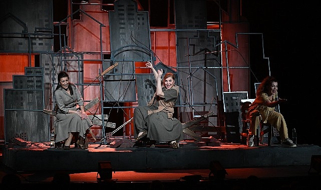 Manisa'da 2. Mesir Tiyatro Festivali'nden Duygu Yüklü Bir Oyun: 'Sen İstanbul’dan Daha Güzelsin'