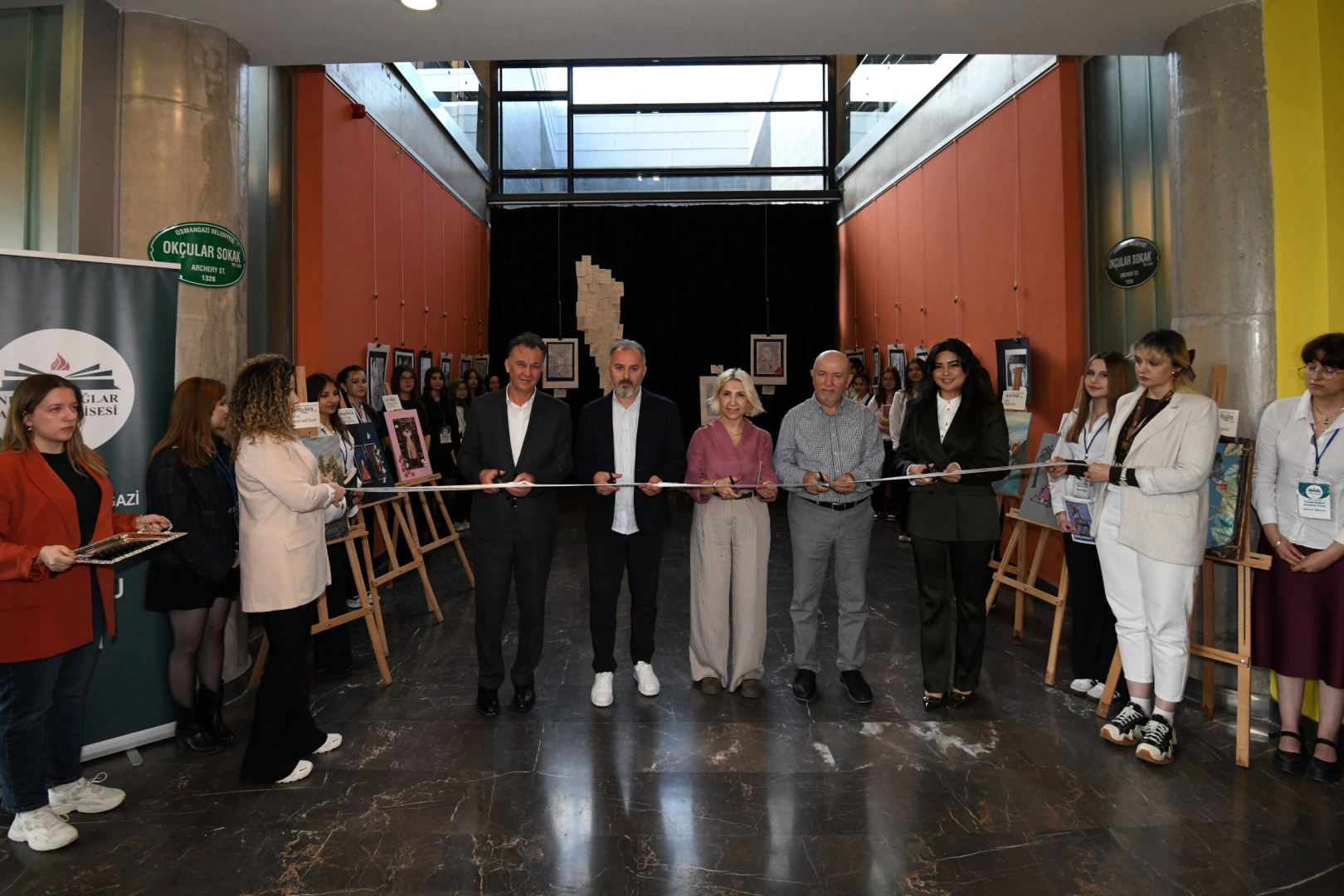 Bursa'da Edebiyat ve Sanat Buluştu: Öğrencilerin Eserleri Sergilendi