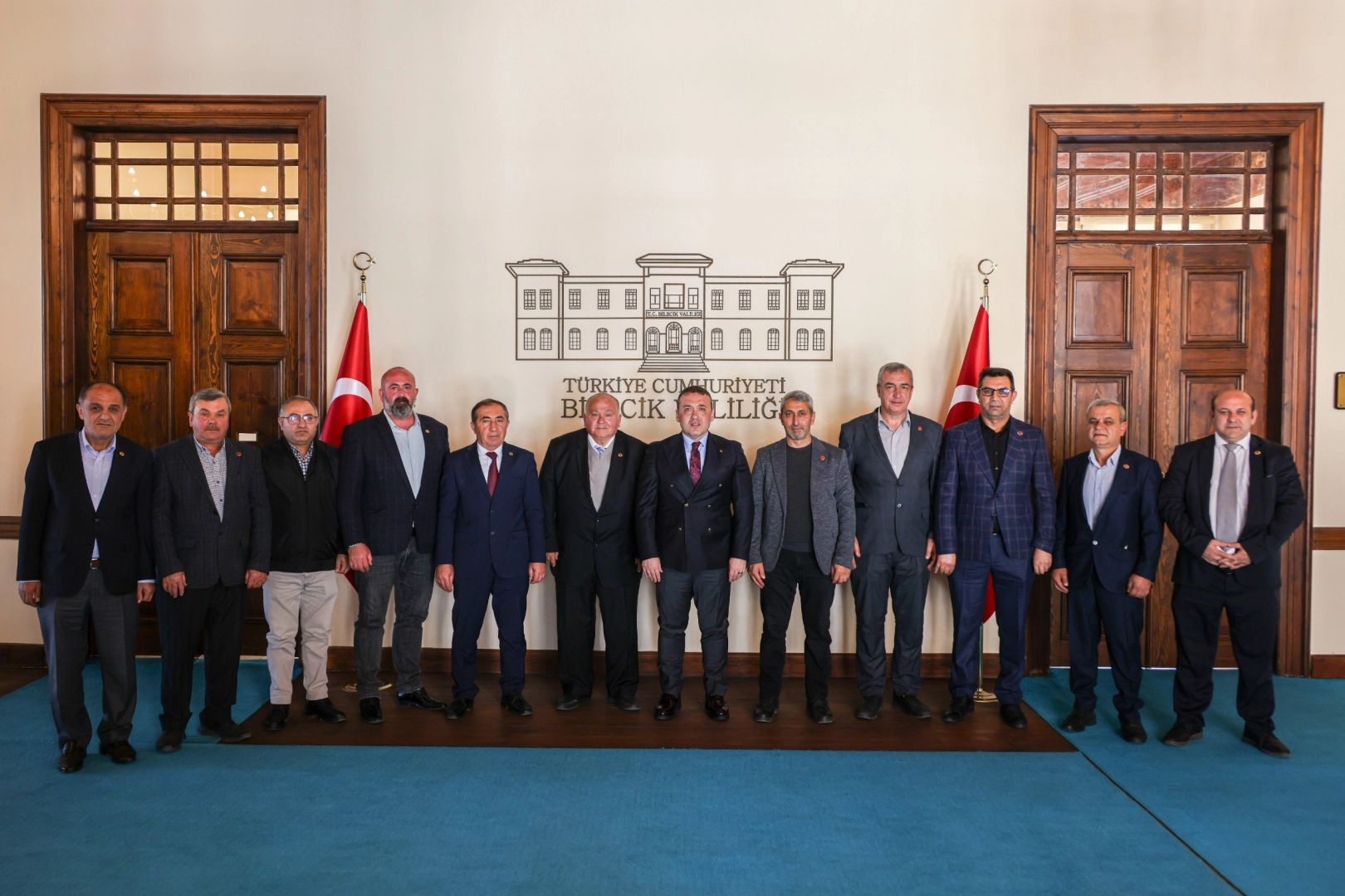 Vali Sözer Muhtarlarla Buluştu: 6. Kez Seçilen Başkan Çınar Tebrik Edildi