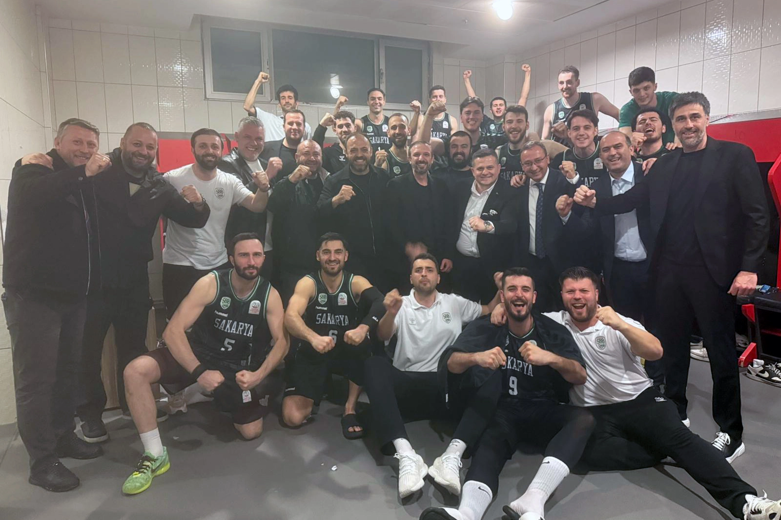 Sakarya Büyükşehir Basketbol, Çiftlikköy'ü 94-76 Yenerek Yarı Finalde