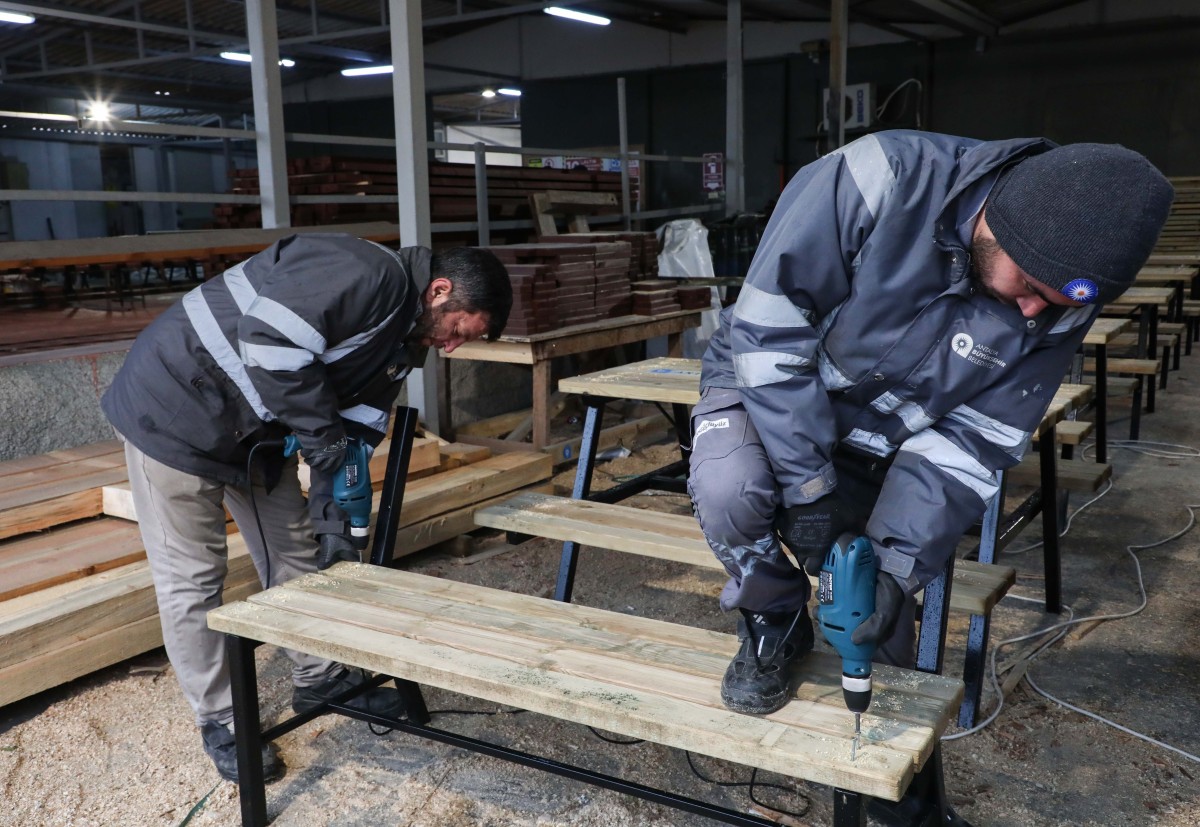 Antalya'da 2025'te 2.071 Kent Mobilyası Belediye Atölyelerinde Üretildi