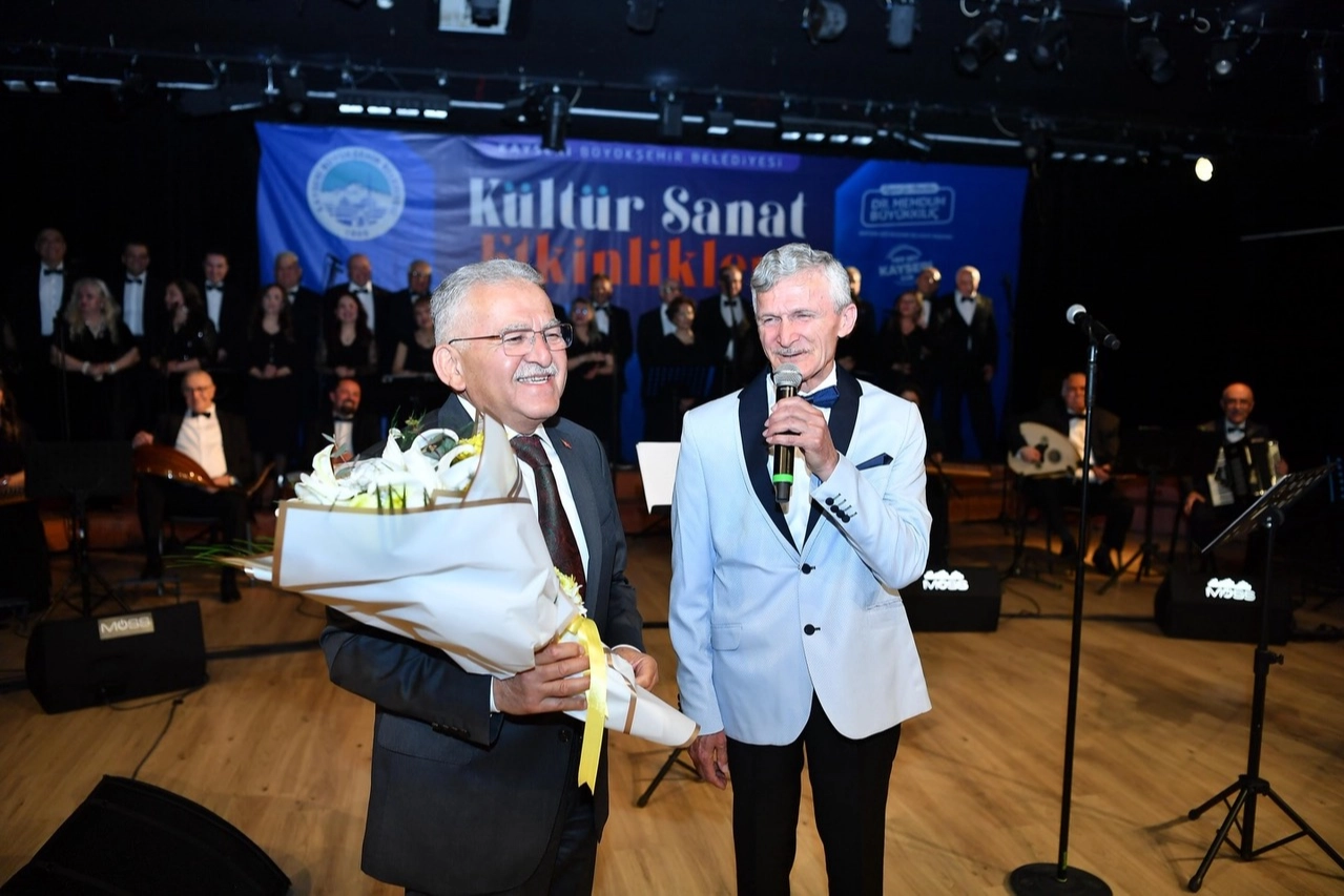 Kayseri'de Türk Sanat Müziği Gecesi Yoğun İlgi Gördü: Başkan Büyükkılıç Katıldı