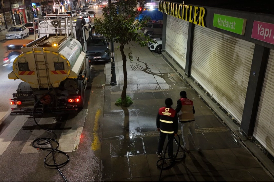 Ordu'da Gece Vardiyası: Temizlik Ekipleri 7/24 Çalışıyor