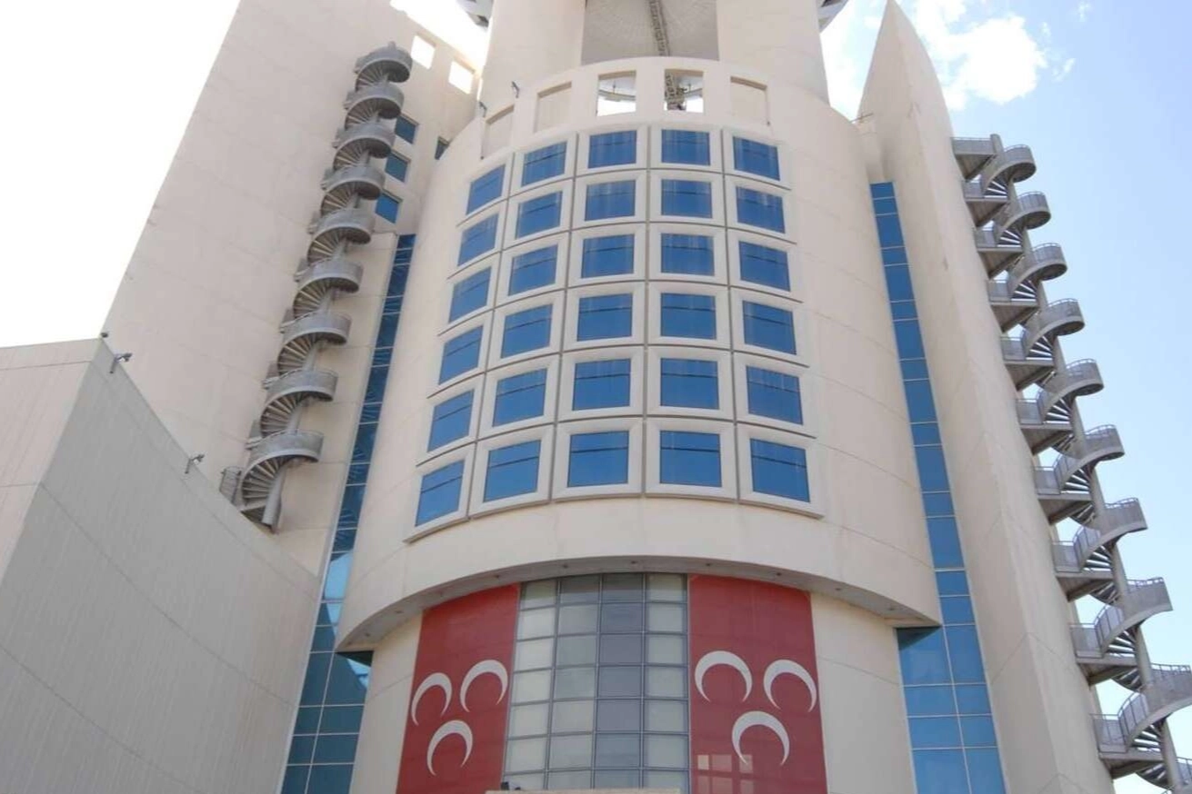 MHP Bolu'da Sürpriz Karar: İl Teşkilatı Feshedildi, Yeni İsim Göreve Geldi