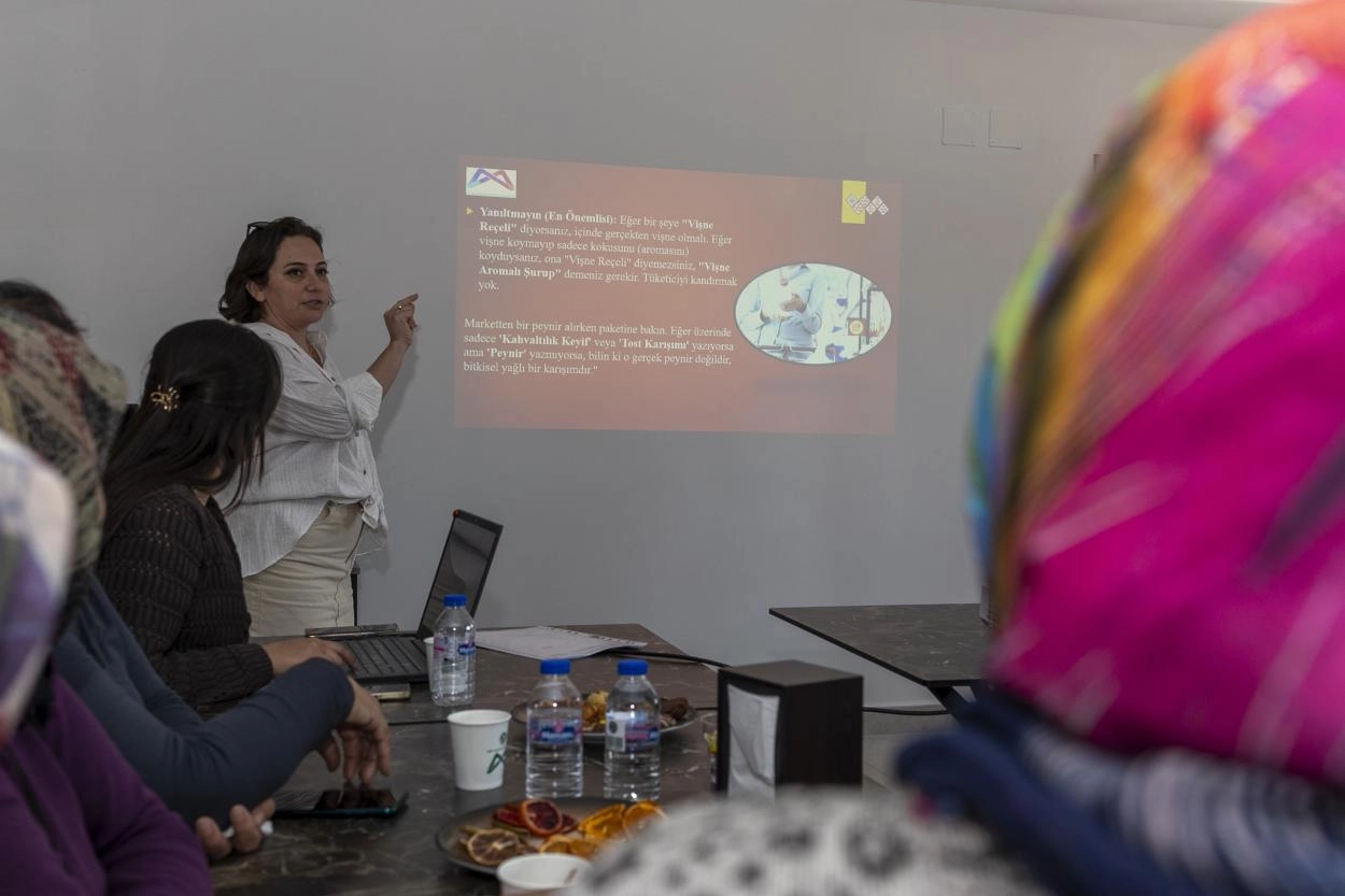 Mersin'de Kadın Üreticilere Gıda Okuryazarlığı Eğitimi Verildi
