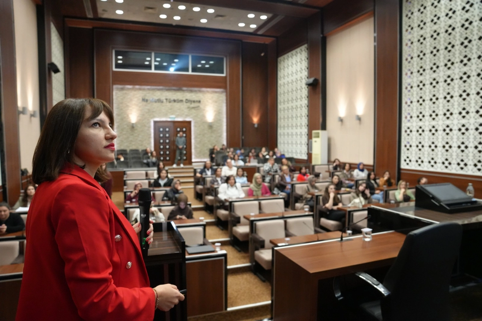 Keçiören Belediyesi Personeline Kadın Sağlığı Semineri Düzenledi