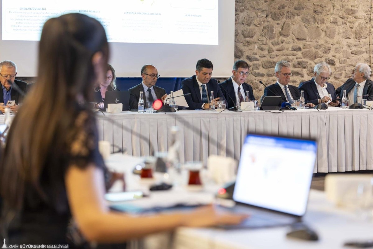 Başkan Tugay: Şehirler Enerji Krizine Karşı Kendi Sistemlerini Kurmalı