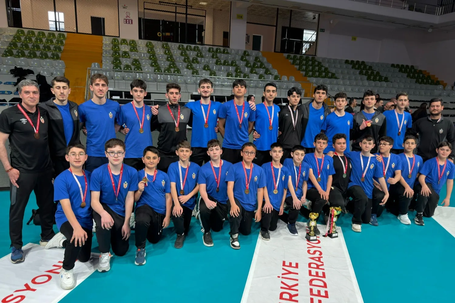 İnegöl Belediyespor Voleybolda Namağlup Şampiyon: Türkiye Finalleri Yolunda
