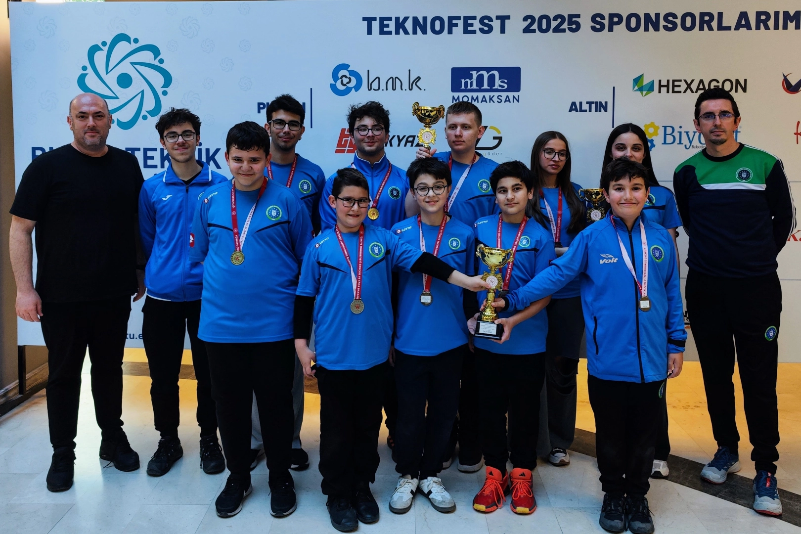 Bursa Büyükşehir Belediyespor Satrançta 3 Kupa ile Şampiyon Oldu