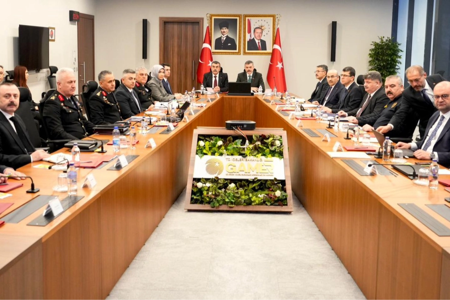 Okul Saldırıları Sonrası Güvenlik Toplantısı: 2 Bakan ve Valilerden Kritik Kararlar