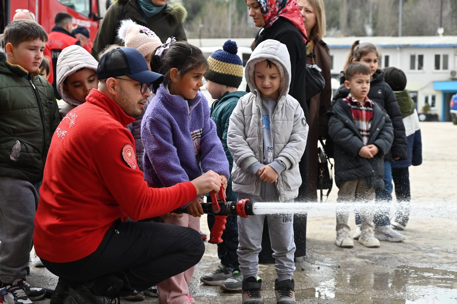 Bozüyük'te Minik Öğrenciler İtfaiye Eğitimiyle Yangın Güvenliğini Öğrendi