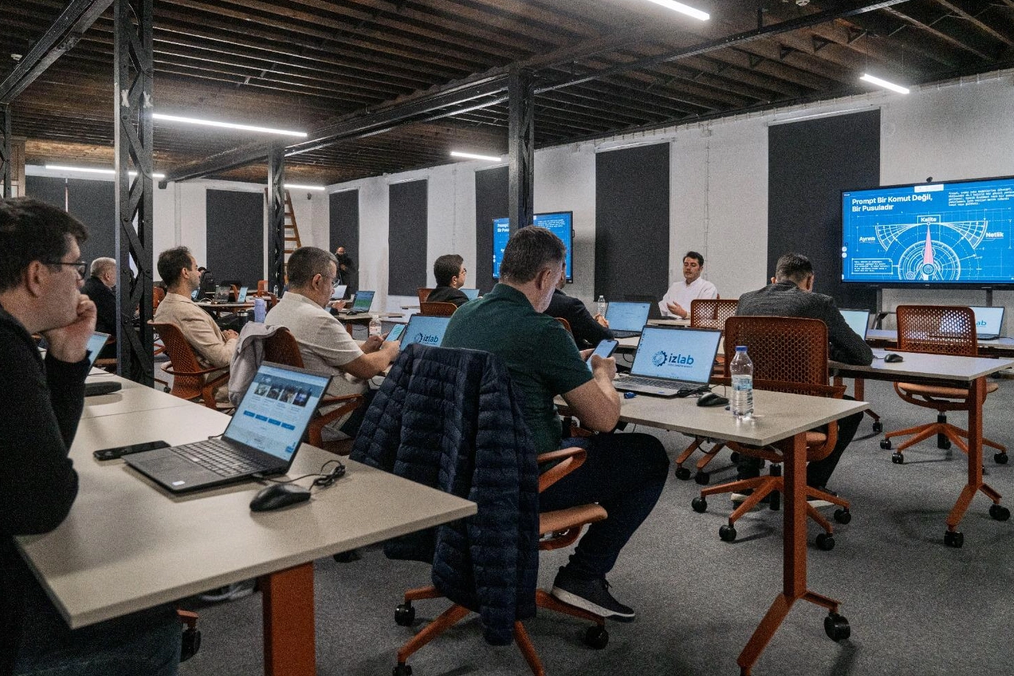 İzmir Büyükşehir Belediyesi'nden 165 Yöneticiye Yapay Zeka Eğitimi