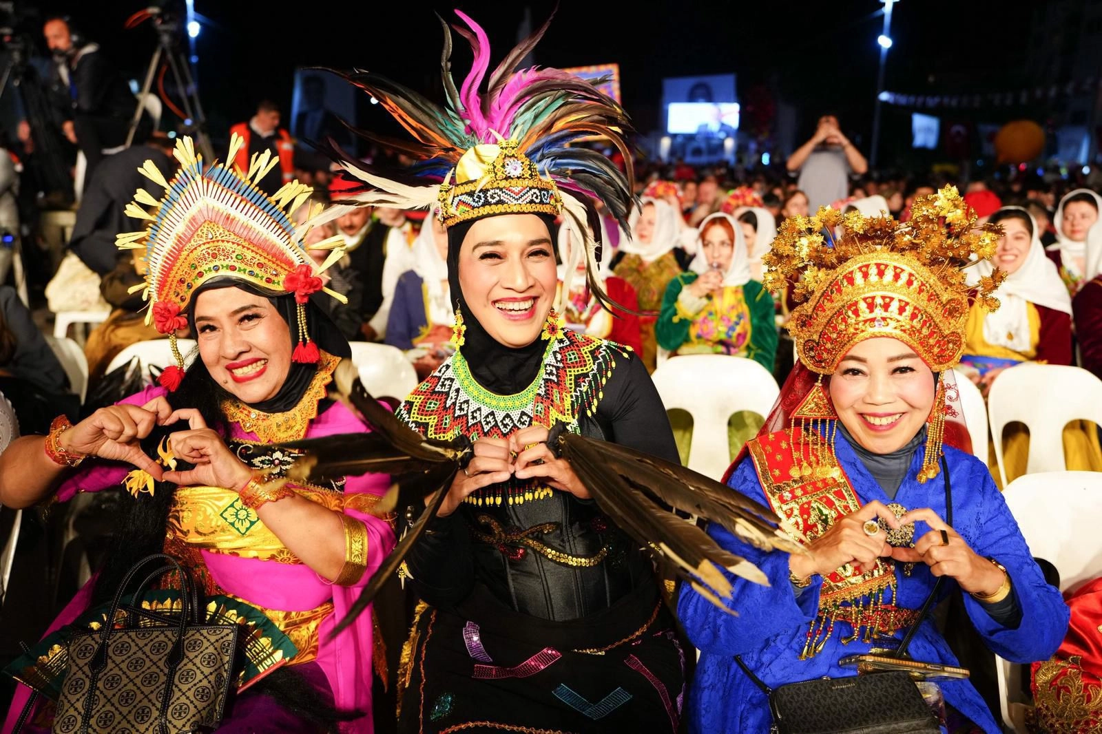 Manisa'da 5 Asırlık Mesir Festivali Coşkusu: Kortej ve Halk Danslarıyla Şehir Renklendi