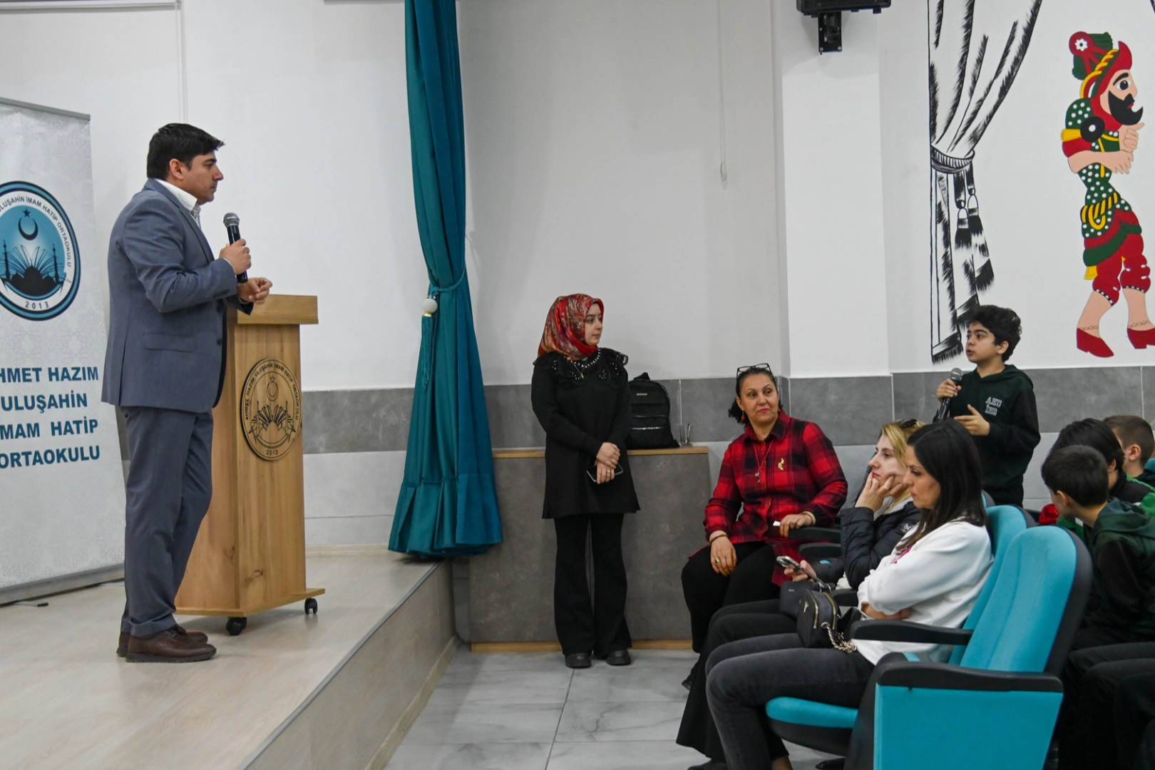 Selçuklu'da 25 Okulda Okur-Yazar Buluşmaları: Mehmet Ali İnan Öğrencilerle Bir Araya Geldi