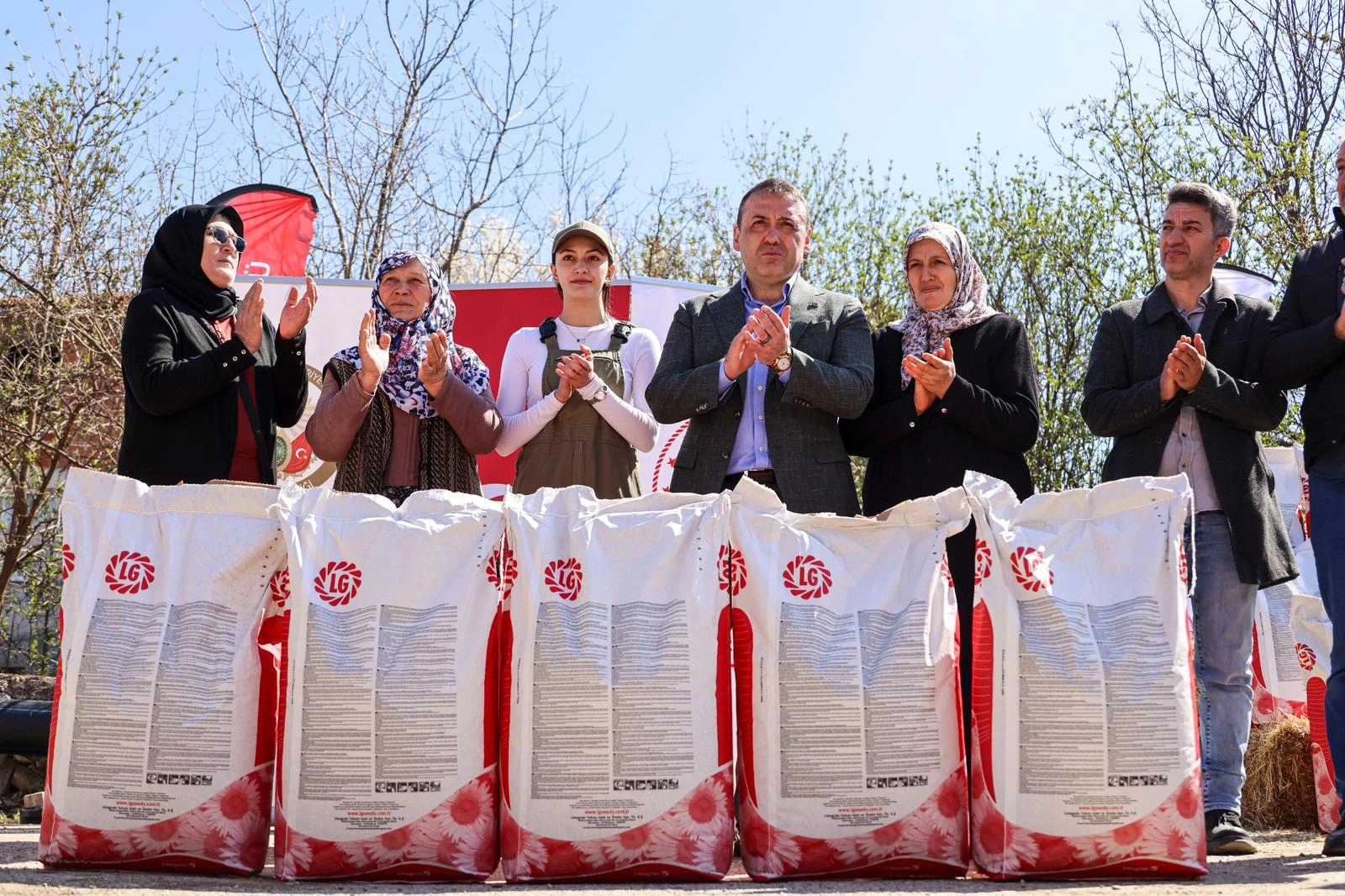 Bilecik'te Çiftçilere 1270 Torba Ayçiçeği Tohumu: Hibe Desteği