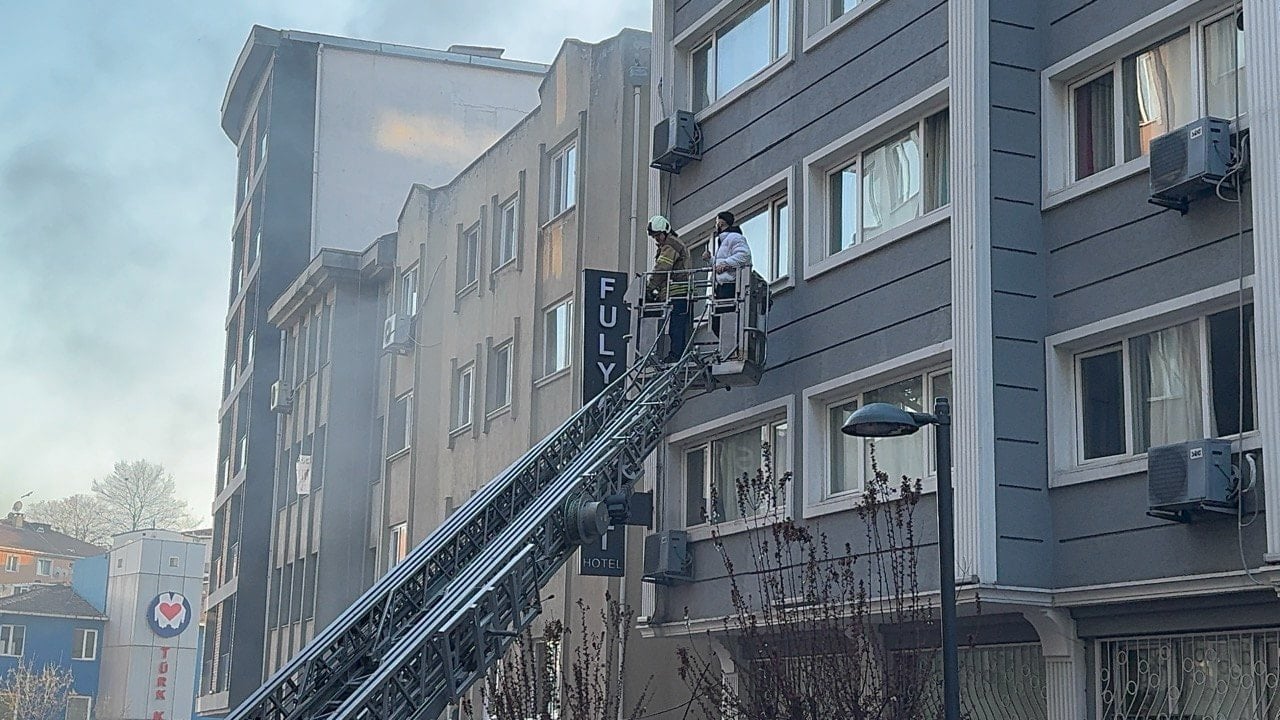 Şişli'de 6 Katlı Otelde Çıkan Yangında 6 Kişi Mahsur Kaldı