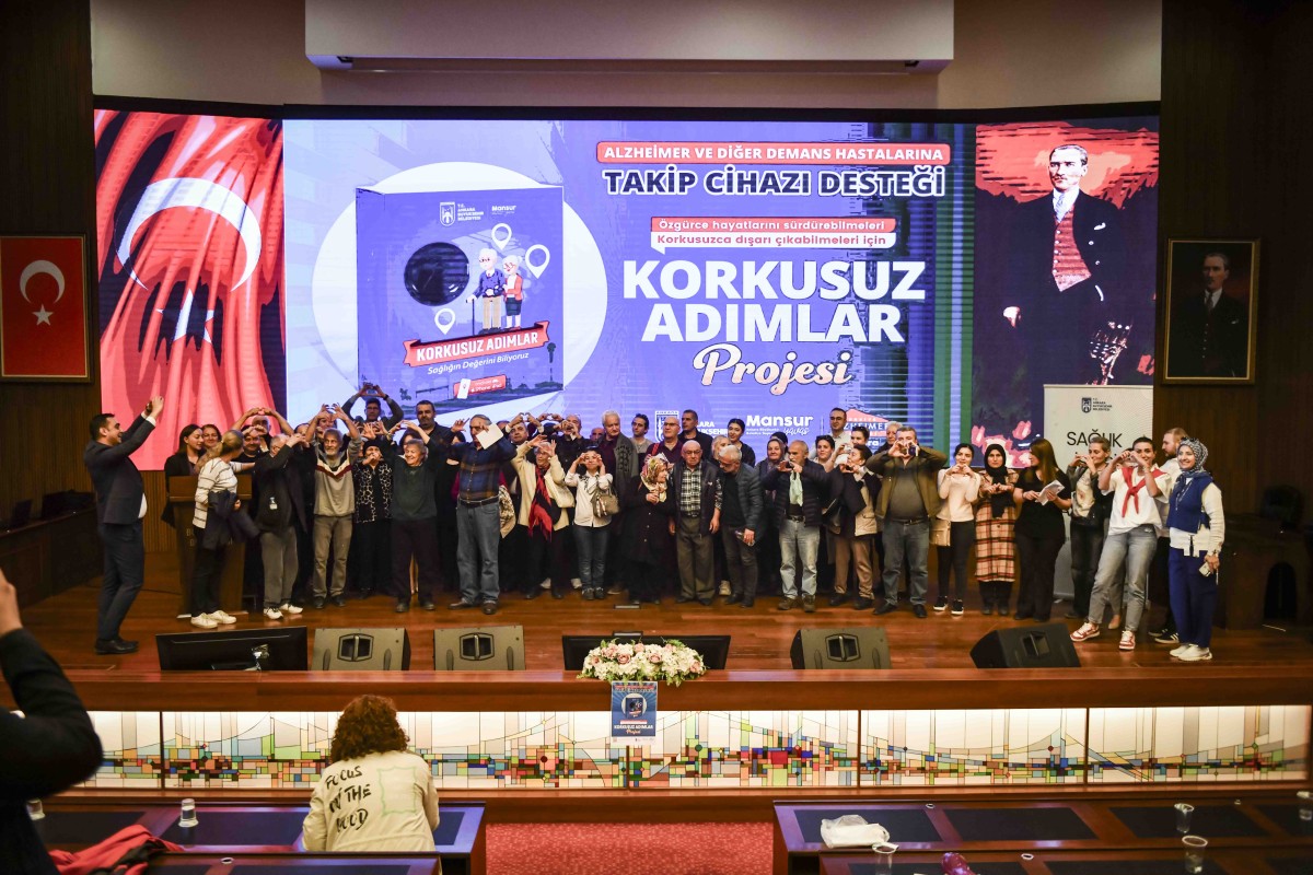 Ankara'da Alzheimer Hastalarına 100 Takip Cihazı: Korkusuz Adımlar Projesi Başladı