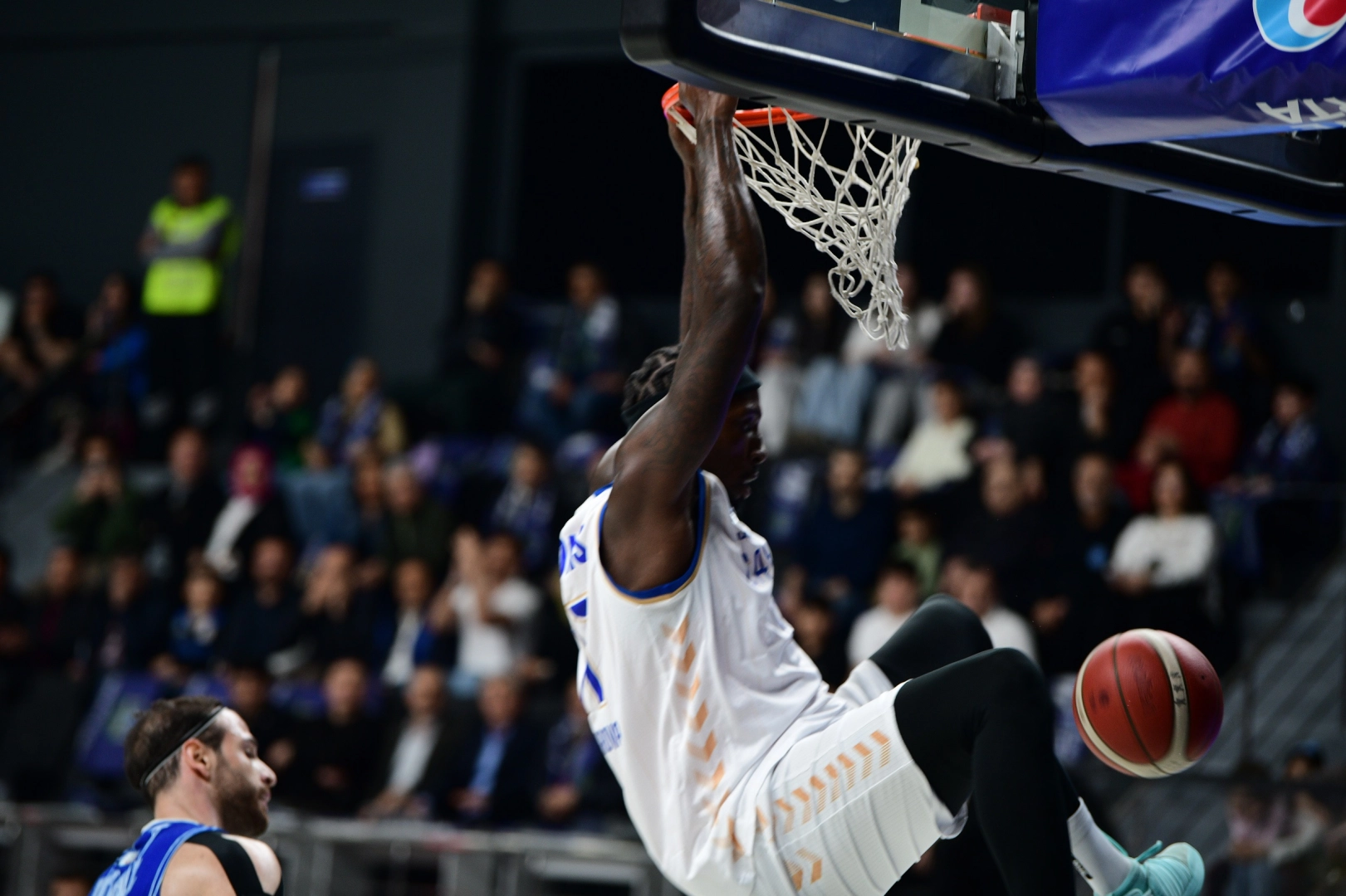 Çayırova Belediyesi, Kağıtspor'u 102-71 Yenerek Şampiyonluk Yolunda