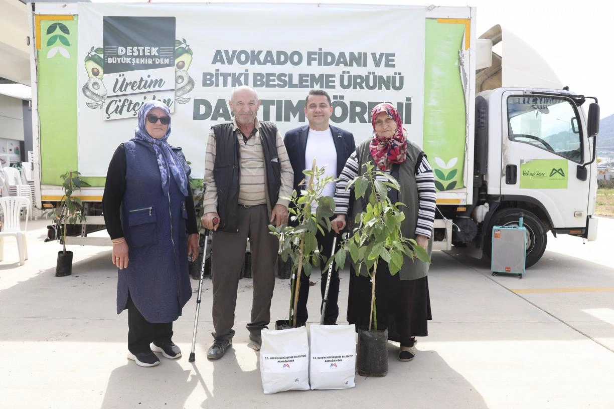 Mersin Büyükşehir’den Anamur’da 4 Bin 447 Avokado Fidanı Dağıtımı