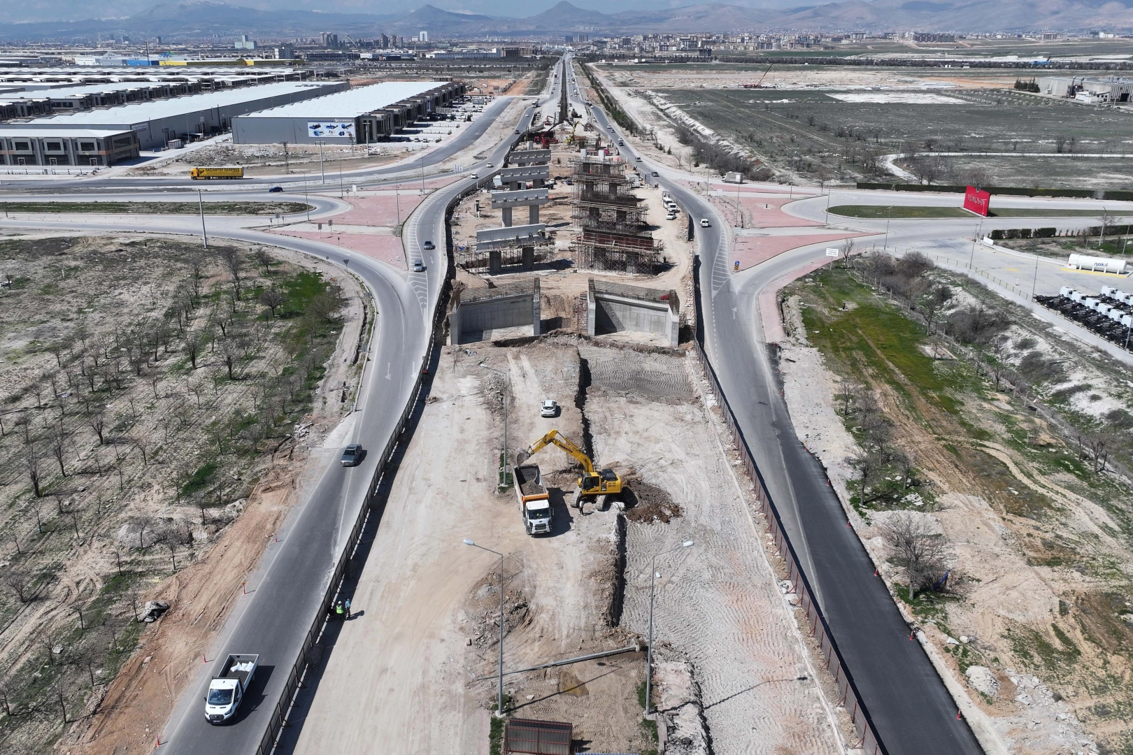 Konya'da 21.1 Km'lik Tramvay Hattı İçin TÜMOSAN Kavşağı'nda Yoğun Çalışma