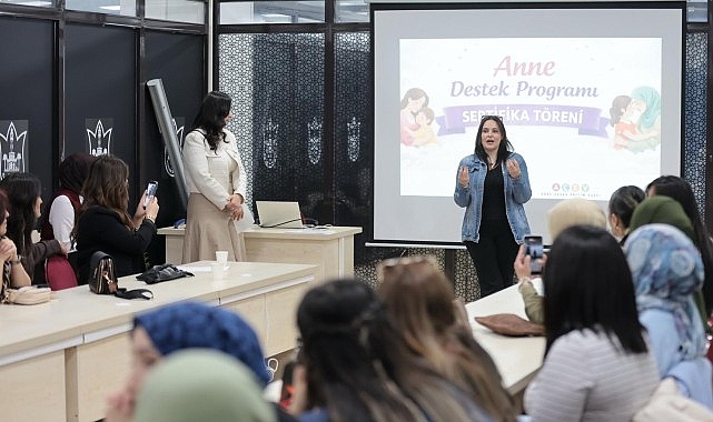 25 Anne, Konak Belediyesi ve AÇEV'in Eğitim Programından Sertifika Aldı