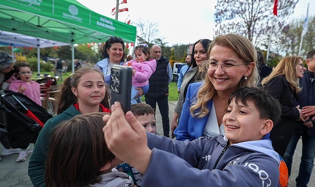 Bakırköy'de Egemenlik Festivali Coşkusu: Çocuklar 23 Nisan'ı Sanatçılar Parkı'nda Kutladı