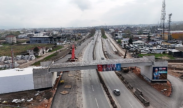 Başiskele'de 82 Tonluk 7 Dev Kiriş 9 Saatte Yerleştirildi