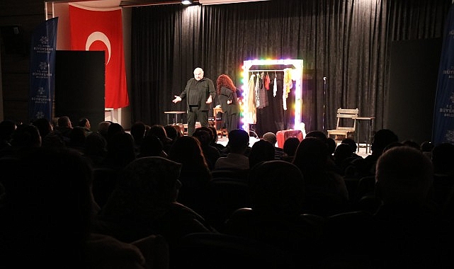 Aydın'da Kültür Şenliği Coşkusu: 3 İlçede 3 Oyunla Binlerce Kişiye Ulaştı