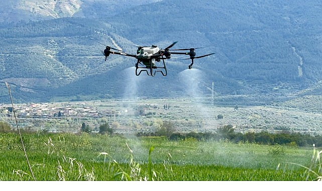 Aydın'da Çiftçilere Drone Desteği: 50 Dekar Altı Tarlalar Ücretsiz Gübreleniyor