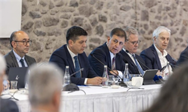 Başkan Tugay: Şehirler Enerji Krizine Karşı Kendi Sistemlerini Kurmalı