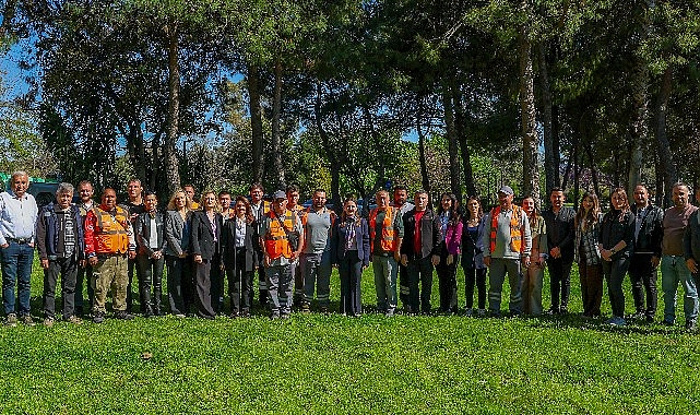 Başkan Vekili Özdemir, Yeşil Bayraklı Parkın Emektarlarını Ziyaret Etti