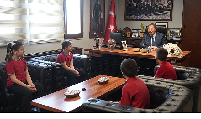 Milas'ta 23 Nisan'da Başkanlık Koltuğuna 4. Sınıf Öğrencisi Mehmet Emir Yiğit Geçti