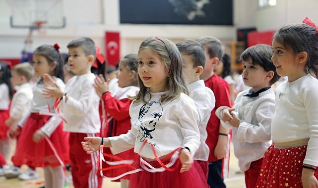 Bayraklı'da 23 Nisan Coşkusu: Çocuklar Spor ve Sanatla Bayramı Kutluyor