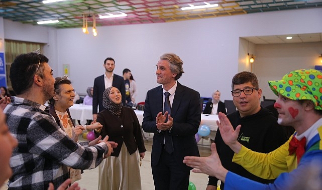 Bayrampaşa'da Engelli Vatandaşlar Toplu Doğum Günü Partisinde Buluştu