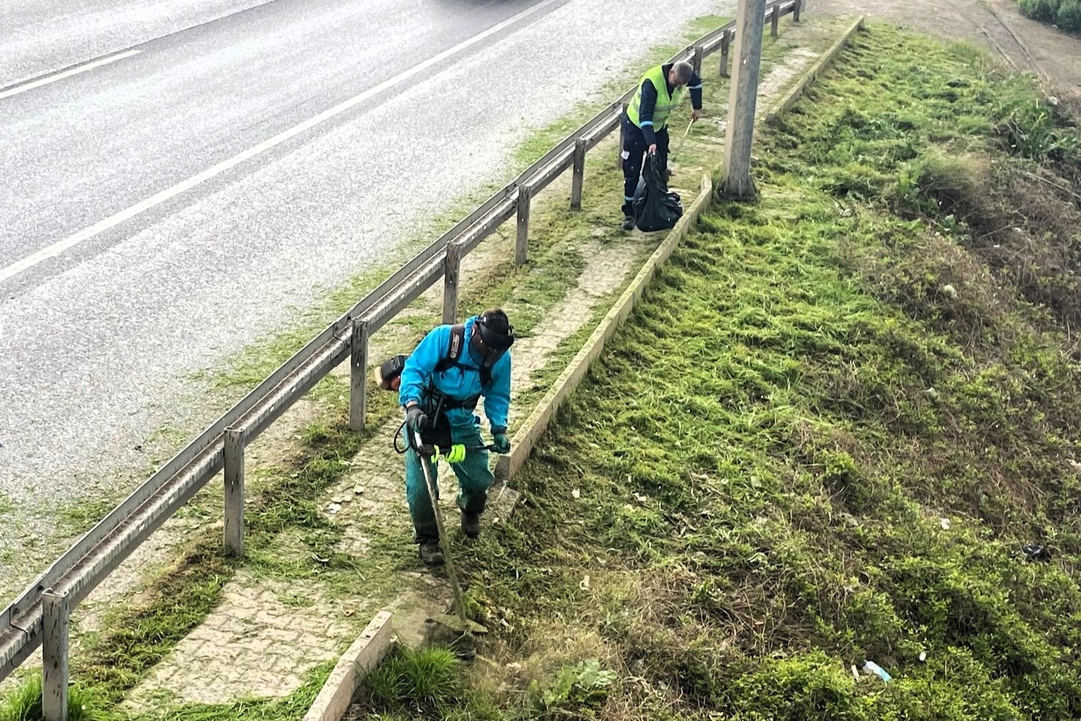 Kocaeli'de Yol ve Kaldırımlarda Yoğun Temizlik: Çevre ve Güvenlik İçin Sürekli Mesai