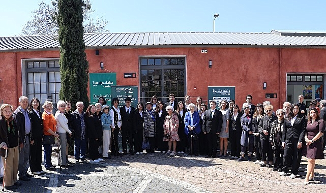 Darüşşafaka'da Kuşaklar Buluştu: 71 Sanatçıdan 'Bir Tuval İki Nesil' Sergisi