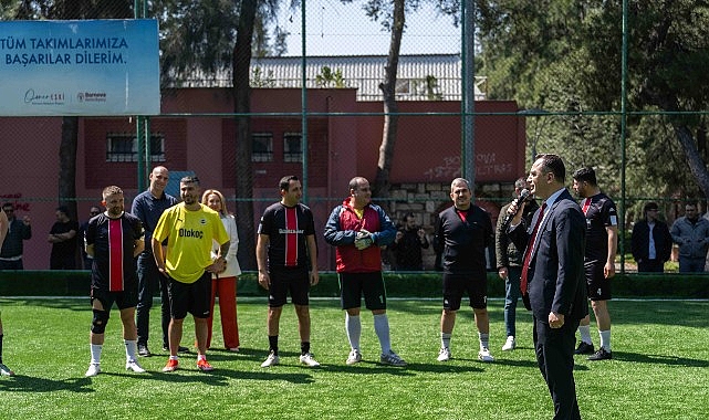 Bornova Belediyesi'nde 17 Müdürlük Futbol Turnuvası Başladı, Başkan Eşki İlk Vuruşu Yaptı