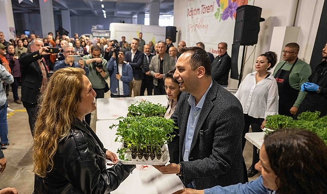 Bornova'da 382 Bin Sebze Fidesi Dağıtıldı: Üreticiye ve Kadınlara Destek