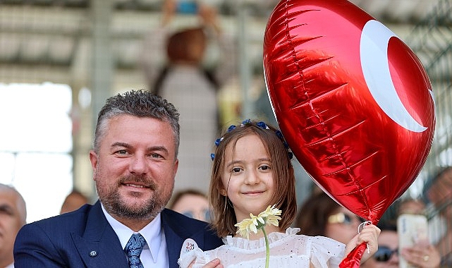 Buca'da 23 Nisan Coşkusu: Işılay Saygın Meydanı'nda Çocuk Şenliği