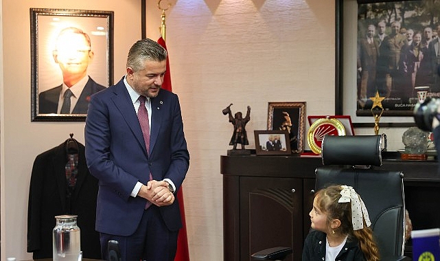 Buca'da Başkanlık Koltuğu 1 Günlüğüne 2. Sınıf Öğrencisi Adasu'ya Emanet Edildi