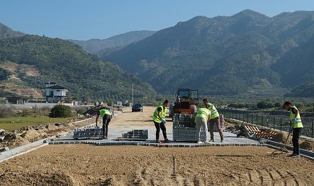 Buharkent'te 19.200 m² Parke Taşı Döşeniyor: Başkan Erol'dan Çerçioğlu'ya Teşekkür