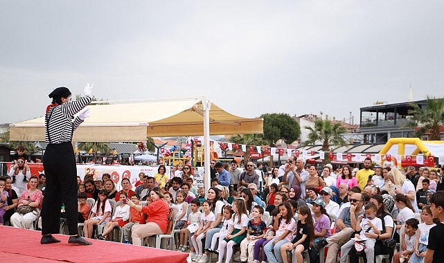 Burhaniye'de 23 Nisan Coşkusu: Demokrasi Parkı'nda Çocuk Şenliği