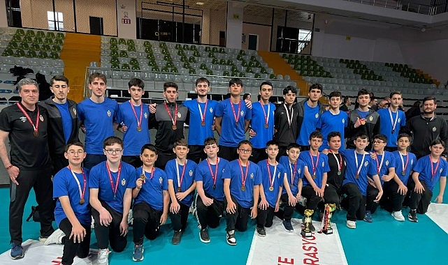İnegöl Belediyespor Voleybolda Bursa Şampiyonu Oldu: Türkiye Finalleri Yolda