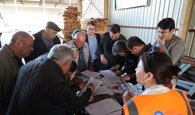 Antalya'da 400 Üreticiye 1200 Polen Tuzaklı Kovan Hibe Edildi