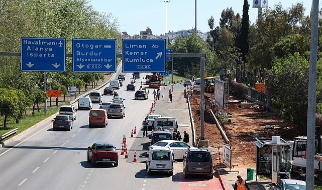 Antalya'da Trafik Rahatlıyor: İller Bankası Kavşağı'nda 3 Şeritli Düzenleme