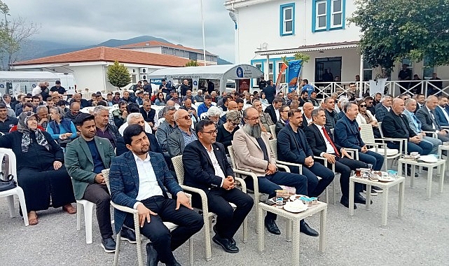 Antalya Büyükşehir Belediyesi Alanya'da 5 Bin Aşılı Keçiboynuzu Fidanı Dağıttı